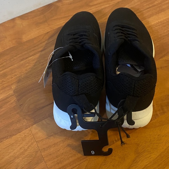 Shoes - Picture 2 of 4